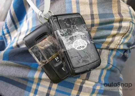 2005 Toyota Prius from USA, damaged, VIN JTDKB20U753009270